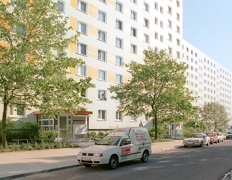 Küche und Bad mit Fenster, großer Flur — photo 1